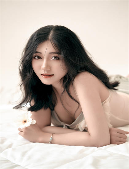 发现窗户上的血手印#少女怪谈标杆式的：未被注意的细节与意义